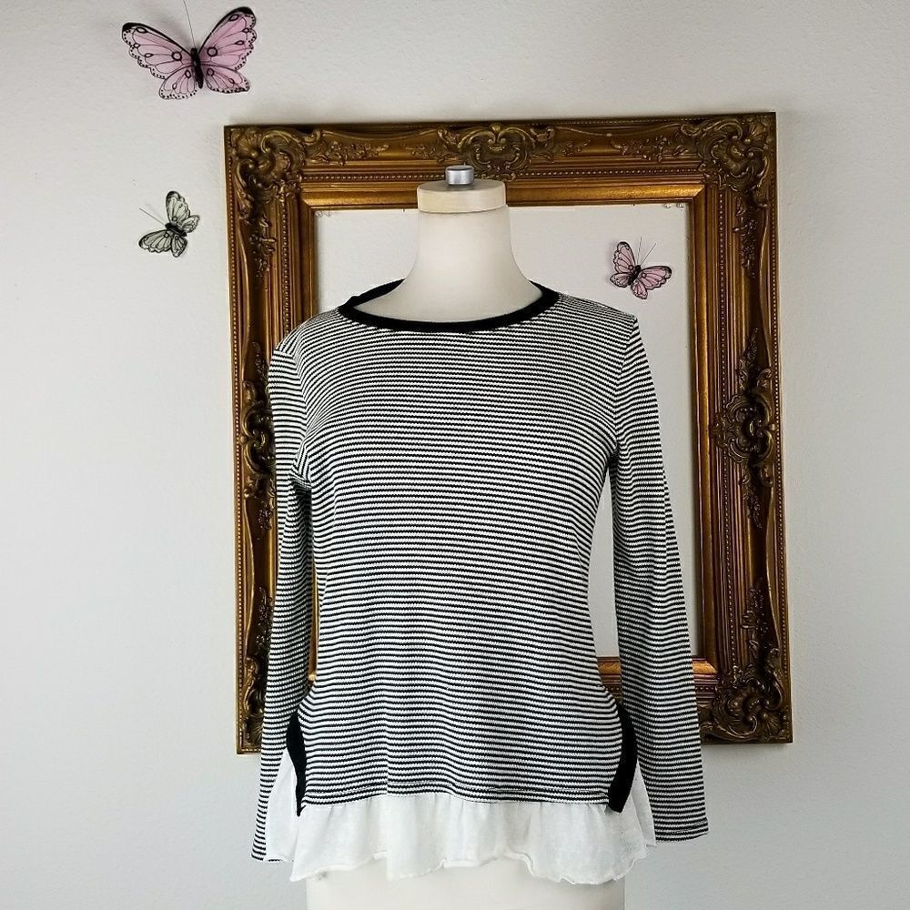 Mallow striped lightweight top w/ attached ruffle